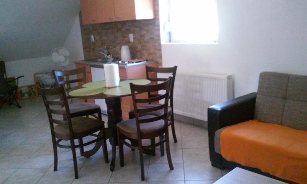 Apartment Laura Gračac Buitenkant foto